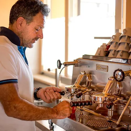 Couette-café Il Giardino Sul Mare 4*