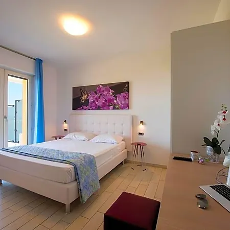 Il Giardino Sul Mare Bed & Breakfast 4*
