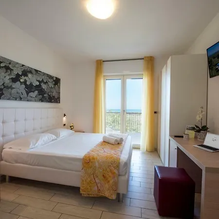 Alojamento de Acomodação e Pequeno-almoço Il Giardino Sul Mare 4*