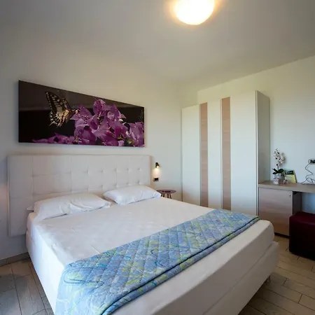 Il Giardino Sul Mare Alojamento de Acomodação e Pequeno-almoço 4*